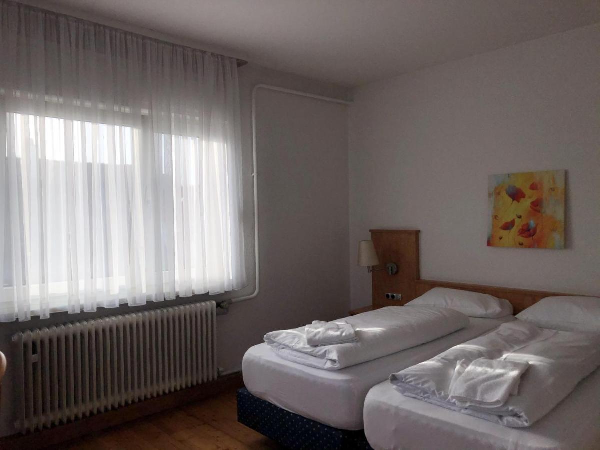 Gasthaus Zum Ritter Karlsdorf-Neuthard Extérieur photo